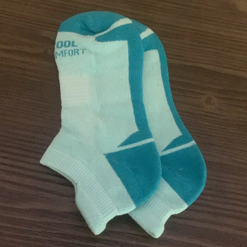 32 degrees new in bag Light Blue robins egg / Tiffany blue Ankle Socks